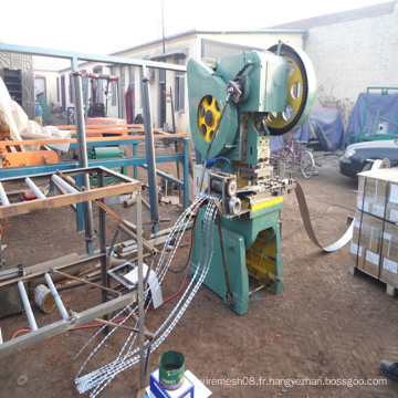 Machine de grillage de barbelé de rasoir